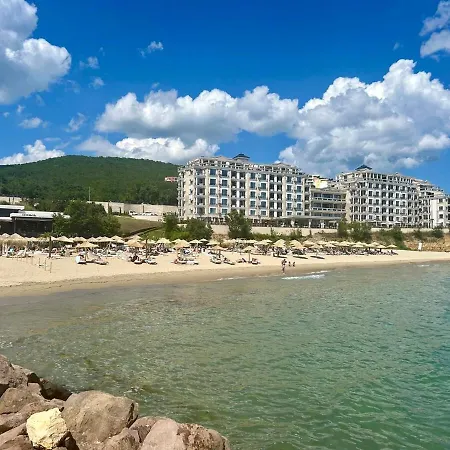 Sunny Escape Your Beachside Home Apartment *